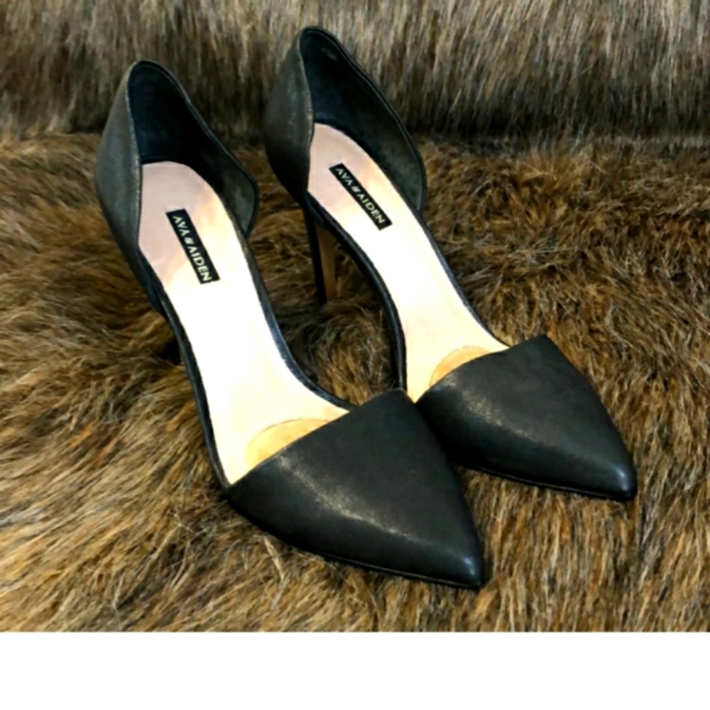 NWOT designer sleek pumps on sale